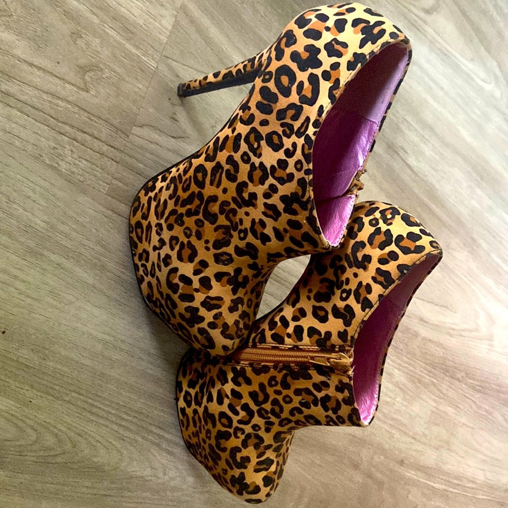Cheetah pattern high heels